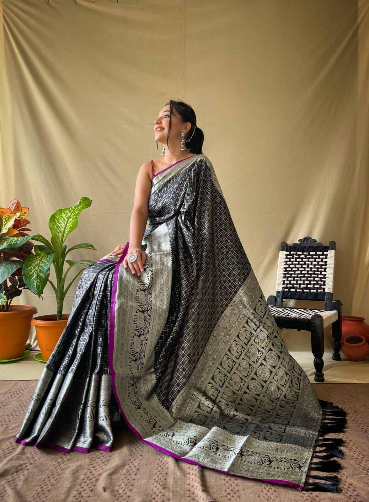 Buy Silver Sarees for Women by Huts And Looms Online | Ajio.com